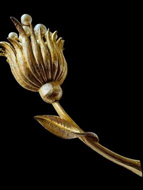 Gorgeous Gold Floral Brooch with Pearl Accents